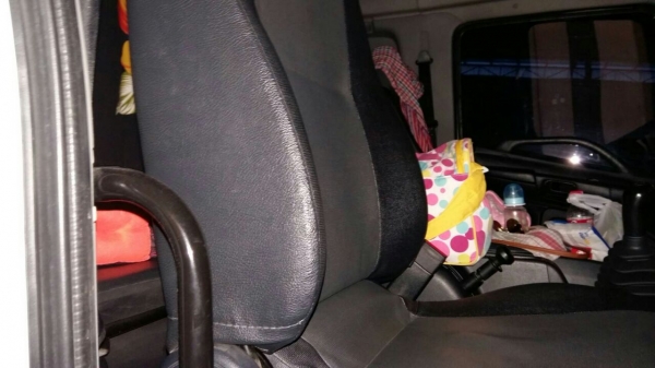 รถฮีโน่ 10 ล้อ หัวลาก FM1A  344 แรงม้า. ปี 56. ( รถวิ่ง 3xx,xxx กม. ) , ( ขาย เฉพาะแม่. )  ,  มีขาย 2 คัน.      สนใจติดต่อ  081 - 6079515