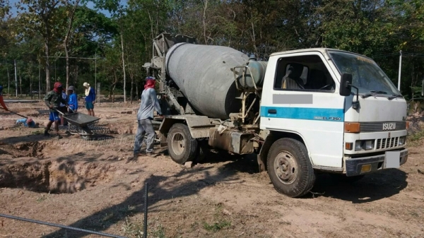 รถ ISUZU 6 ล้อ โม่ปูน  รุ่น NKR61E   110 แรงม้า เป็นโม่ขนาด 2 คิว