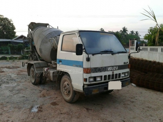 รถ ISUZU 6 ล้อ โม่ปูน  รุ่น NKR61E   110 แรงม้า เป็นโม่ขนาด 2 คิว