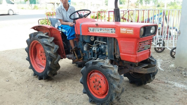 ขายรถไคูโบต้าL2000ราคา58000บาท สองเพลาตัาปล่าวพร้อมใช้งานสายๆครับ สนใจ โทร 0813655997 อำพร พาเจริญ รานี้ยังต่อรองได้อีกนะครับ ต. วังบัว อ. คลองขลุง จ. กำแพงเพชร