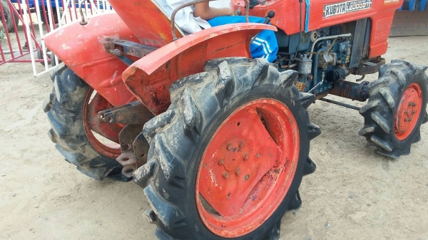 ขายรถไคูโบต้าL2000ราคา58000บาท สองเพลาตัาปล่าวพร้อมใช้งานสายๆครับ สนใจ โทร 0813655997 อำพร พาเจริญ รานี้ยังต่อรองได้อีกนะครับ ต. วังบัว อ. คลองขลุง จ. กำแพงเพชร