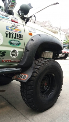 ขายยาง37ขอบ16 ของใหม่ๆเลยครับ0879201570 id chat5496