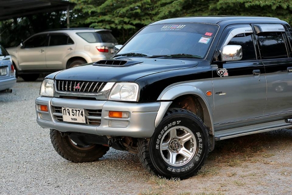 มิตซูสตาด้า แกรนดิส เครื่อง2.8 ปี2000 M/t