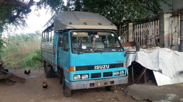 ขาย6ล้อหลังคาโดยสาร อีซูซุ NKR110 แชชซีสวย ทะเบียนครบ สภาพพร้อมใช้งาน เครื่องแน่น