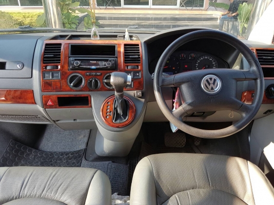 VOLKSWAGEN  ปี 2011  เครื่่อง 6 สูบ 3,200 ชีชี ใช้น้ำมัน+แก๊ส LPG   ราคา 900,000  บาท