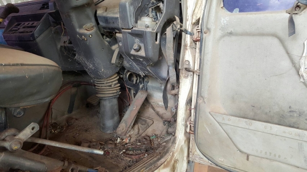 ขายตามสภาพ หัวลาก FUSO เครื่อง 8DC8 300 แรงม้า ไม่มีเกียร์ ไม่มีล้อ เล่มทะเบียนมีครบ ราคาต่อรองได้ ขายตามสภาพ หัวลาก FUSO เครื่อง 8DC8 300 แรงม้า ไม่มีเกียร์ ไม่มีล้อ เล่มทะเบียนมีครบ ราคาต่อรองได้