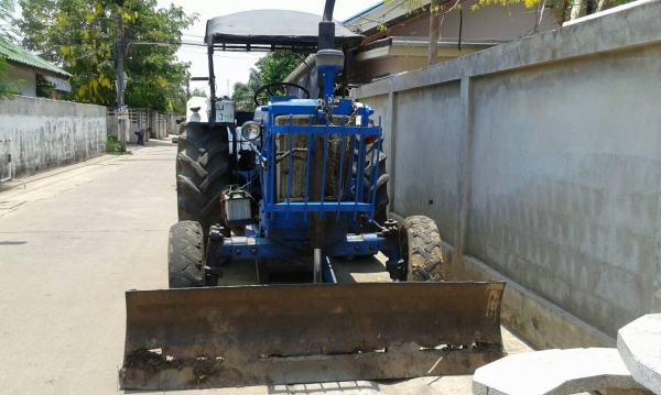 ขาย รถไถ FORD 5500 T5 เอกสารเล่มทะเบียนครบ อุปกรณ์มีผานดันหน้า และผาน 7