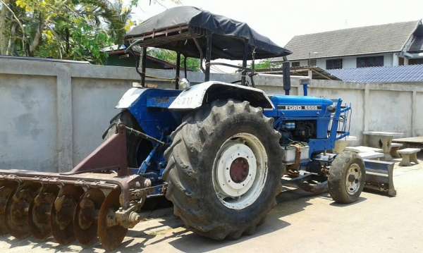 ขาย รถไถ FORD 5500 T5 เอกสารเล่มทะเบียนครบ อุปกรณ์มีผานดันหน้า และผาน 7