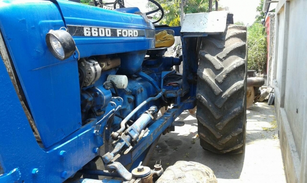 ขาย รถไถ FORD 5500 T5 เอกสารเล่มทะเบียนครบ อุปกรณ์มีผานดันหน้า และผาน 7