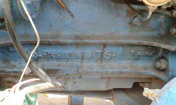 ขาย รถไถ FORD 5500 T5 เอกสารเล่มทะเบียนครบ อุปกรณ์มีผานดันหน้า และผาน 7