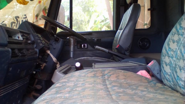 **559,000 บ.ต่อรอง/// 10ล้อเทนเลอร์ ISUZU ROCKY-195 เพลาเดียวท้ายลาดมีหางพับไฮฯ ขน-ย้ายรถเกี่ยวข้าวและแบคโฮ PC120 ได้ เครื่อง/เกียร์ แน่น ช่วงล่างใหญ่ คัสซีสวย หางสวย แข็งแรง ยาง10เส้น สภาพ65\% พร้อมใช้งาน เอกสารเล่มฯ ครบ **ขาย ISUZU ROCKY-195HP 10ล้อ1เพลา