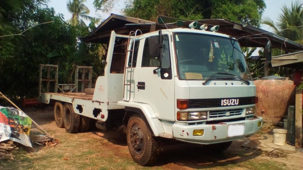 **559,000 บ.ต่อรอง/// 10ล้อเทนเลอร์ ISUZU ROCKY-195 เพลาเดียวท้ายลาดมีหางพับไฮฯ ขน-ย้ายรถเกี่ยวข้าวและแบคโฮ PC120 ได้ เครื่อง/เกียร์ แน่น ช่วงล่างใหญ่ คัสซีสวย หางสวย แข็งแรง ยาง10เส้น สภาพ65\% พร้อมใช้งาน เอกสารเล่มฯ ครบ **ขาย ISUZU ROCKY-195HP 10ล้อ1เพลา