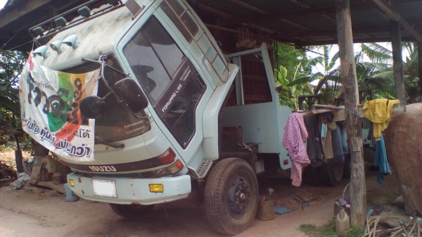 **559,000 บ.ต่อรอง/// 10ล้อเทนเลอร์ ISUZU ROCKY-195 เพลาเดียวท้ายลาดมีหางพับไฮฯ ขน-ย้ายรถเกี่ยวข้าวและแบคโฮ PC120 ได้ เครื่อง/เกียร์ แน่น ช่วงล่างใหญ่ คัสซีสวย หางสวย แข็งแรง ยาง10เส้น สภาพ65\% พร้อมใช้งาน เอกสารเล่มฯ ครบ **ขาย ISUZU ROCKY-195HP 10ล้อ1เพลา