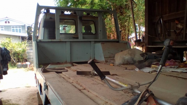 **559,000 บ.ต่อรอง/// 10ล้อเทนเลอร์ ISUZU ROCKY-195 เพลาเดียวท้ายลาดมีหางพับไฮฯ ขน-ย้ายรถเกี่ยวข้าวและแบคโฮ PC120 ได้ เครื่อง/เกียร์ แน่น ช่วงล่างใหญ่ คัสซีสวย หางสวย แข็งแรง ยาง10เส้น สภาพ65\% พร้อมใช้งาน เอกสารเล่มฯ ครบ **ขาย ISUZU ROCKY-195HP 10ล้อ1เพลา