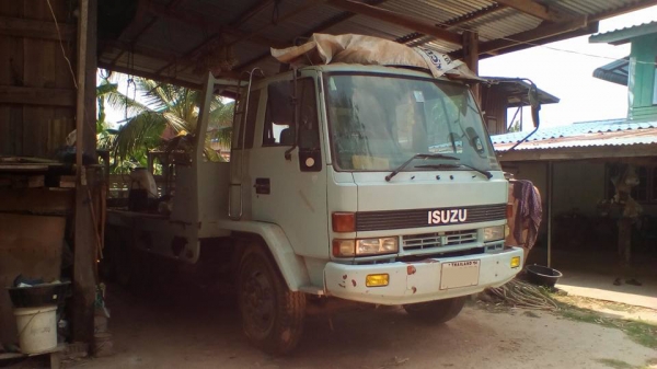 **559,000 บ.ต่อรอง/// 10ล้อเทนเลอร์ ISUZU ROCKY-195 เพลาเดียวท้ายลาดมีหางพับไฮฯ ขน-ย้ายรถเกี่ยวข้าวและแบคโฮ PC120 ได้ เครื่อง/เกียร์ แน่น ช่วงล่างใหญ่ คัสซีสวย หางสวย แข็งแรง ยาง10เส้น สภาพ65\% พร้อมใช้งาน เอกสารเล่มฯ ครบ **ขาย ISUZU ROCKY-195HP 10ล้อ1เพลา