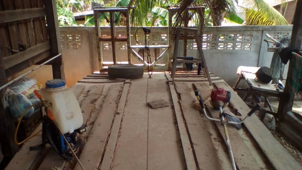 **559,000 บ.ต่อรอง/// 10ล้อเทนเลอร์ ISUZU ROCKY-195 เพลาเดียวท้ายลาดมีหางพับไฮฯ ขน-ย้ายรถเกี่ยวข้าวและแบคโฮ PC120 ได้ เครื่อง/เกียร์ แน่น ช่วงล่างใหญ่ คัสซีสวย หางสวย แข็งแรง ยาง10เส้น สภาพ65\% พร้อมใช้งาน เอกสารเล่มฯ ครบ **ขาย ISUZU ROCKY-195HP 10ล้อ1เพลา