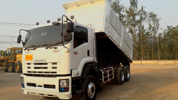 ขาย ISUZU 360  แม่ลูก ปี56  รถสวยใช้น้อยราคาต่อลองได้ครับ จัดแนนซ์ได้ 2,400,000-2,500,000อยู่ที่เคดิส