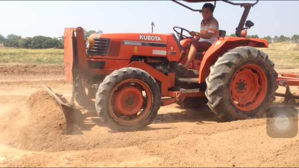 ขายรถไถ KUBOTA M5000 เครื่องดี สภาพสวยเดิมๆ ( ราคา 298,000 บาท ) (มีภาพวีดีโอ) พร้อมอุปกรณ์ 2 รายการ