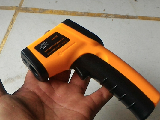 ปืนวัดอุณหภูมิยิงสำแสงอินฟาเรดเพื่อวัดแบบไม่ต้องสัมผัส ยี่ห้อ BENETECH วัดได้ตั้งแต่ -50  - 380 C