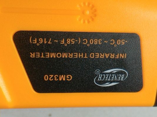 ปืนวัดอุณหภูมิยิงสำแสงอินฟาเรดเพื่อวัดแบบไม่ต้องสัมผัส ยี่ห้อ BENETECH วัดได้ตั้งแต่ -50  - 380 C