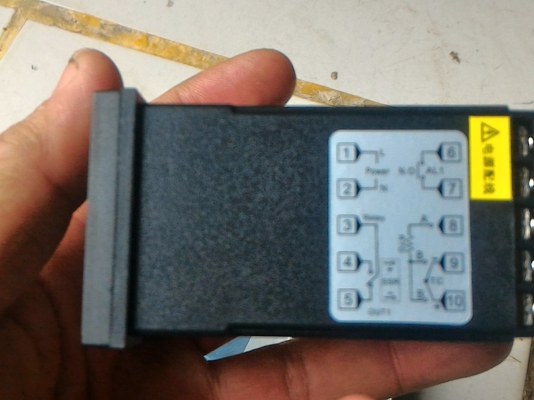 เครื่องวัดและควบคุมอุณหภูมิญี่ปุน พร้อมหัววัดและชุดรีเลย์ควมคุมฮีทเตอร์