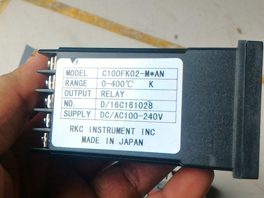 เครื่องวัดและควบคุมอุณหภูมิญี่ปุน พร้อมหัววัดและชุดรีเลย์ควมคุมฮีทเตอร์