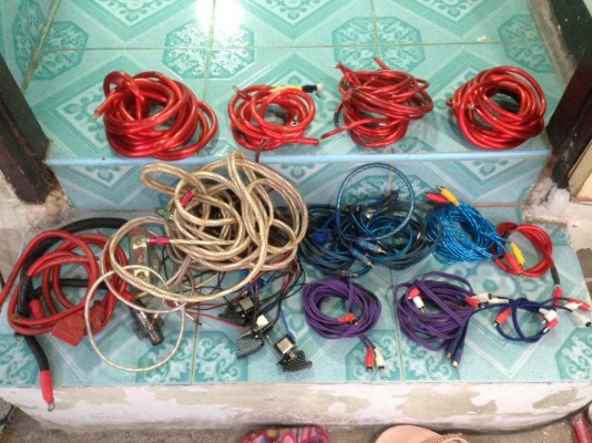 ทั้งกองตามรูป ขาย 1500 บาท ...ปล สายแบตซ้ายใส่คลาสดี ขวาเอบี ยาวเส้นละ4เมตรของrad สนใจ0892425454 อยู่สระบุรี