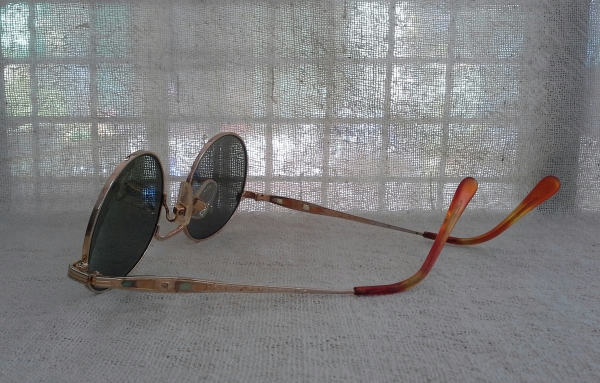 แว่นตาวินเทจ 'หยดน้ำ จอห์น เลนนอน'  Guy Laroche Humor made in France