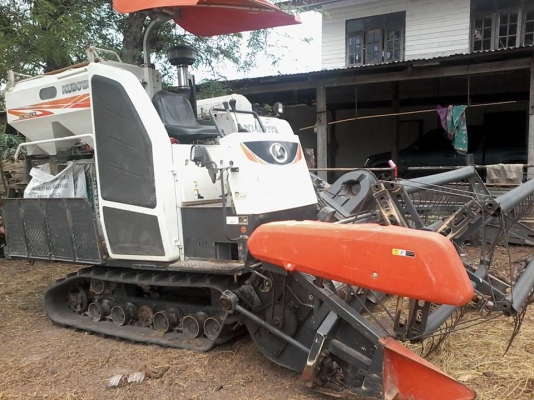 รถเกี่ยวข้าวDC-70 รถเกี่ยวข้าวDC-70