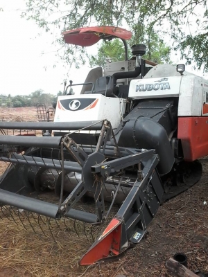 รถเกี่ยวข้าวDC-70