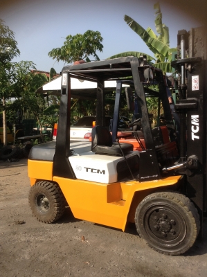 +++ ขายโฟล์คลิฟท์  T.C.M. FD30-Z5  ขนาด  3  ตัน  เครื่องยนต์ดีเซล  เสา  3  เมตร  เกียร์ธรรมดา  งา 1,070  มม.  ยางตัน