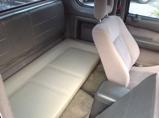 มาสด้าไฟเตอร์แค็ป ปี 2002 เครื่อง 2500 กระจกไฟฟ้า พวงมาลัยเพาเวอร์