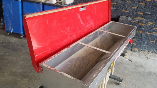 เครื่องหยอดปุ๋ย TAISHO รุ่น PX-1700  เก่าญี่ปุ่น ขนาดยาว 140 cm. กว้าง 37 cm. สามารถปรับระดับการปล่อยปุ๋ยได้ถึง 10 ระดับ ใช้สำหรับติดท้ายรถไถ