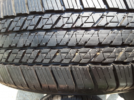 ยาง bridgestone 245 65 17 ถอดป้ายแดงปี 15 ชุดล่ะ 11500