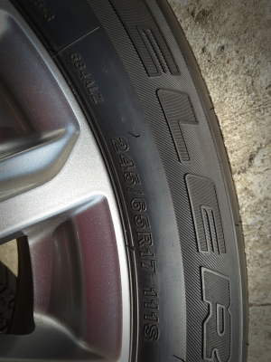 ยาง bridgestone 245 65 17 ถอดป้ายแดงปี 15 ชุดล่ะ 11500