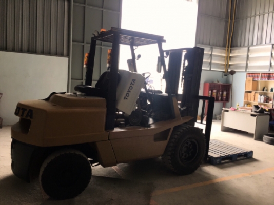 3ตัน ยกสูง3เมตร รุ่น4เครีองดีเซล 0835662999 LineID : hs4trp ราคา พร้อมจบ 190,000 มารับเองไม่มี รถส่ง/หรือส่งขนส่ง