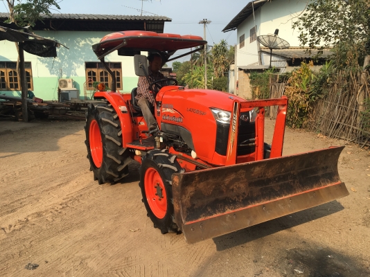 ขายรถไถคูโบค้า L4708SP โฟวินมีไบมีดผานบุกเบิกทะเบียนพร้อมราคา398000บาทสนใจโทร0813655997อำพรพาเจริญ รถอยู่วังบัว อ คลองขลุง จ กำแพงเพชร