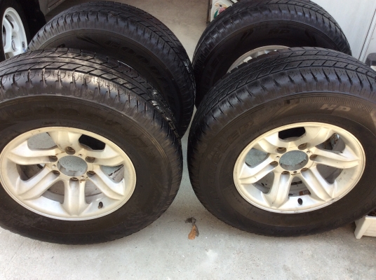 ขายล้อ ISUZU เล็บเหยี่ยวแท้ ขอบ16 พร้อมยางสภาพสวยๆ