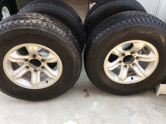 ขายล้อ ISUZU เล็บเหยี่ยวแท้ ขอบ16 พร้อมยางสภาพสวยๆ