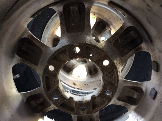 ขายล้อ ISUZU เล็บเหยี่ยวแท้ ขอบ16 พร้อมยางสภาพสวยๆ