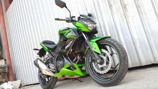 Z300 วิ่งแค่ 1000 กิโลไมล์แท้ๆ ปี 2015 ใช้น้อยสภาพมือ1 ราคาไม่แพง ต่อรองได้ครับ Z300 วิ่งแค่ 1000 กิโลไมล์แท้ๆ ปี 2015 ใช้น้อยสภาพมือ1 ราคาไม่แพง ต่อรองได้ครับ