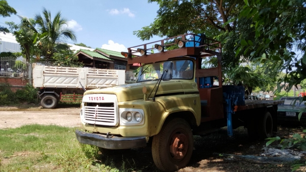 รถหกล้อ ใหญ่ toyota มีเครน รถหกล้อ ใหญ่ toyota มีเครน