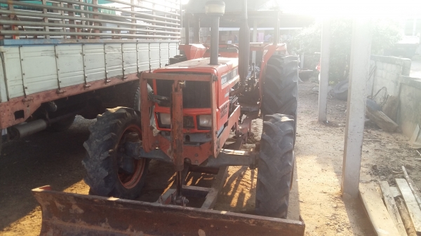 ขายรถไถคูโบต้าสองเพลา 80 แรงพร้อมอุปกรณ์ครบ สภาพพร้อมใช้