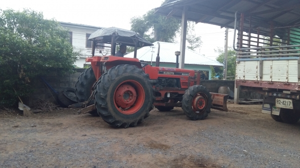 ขายรถไถคูโบต้าสองเพลา 80 แรงพร้อมอุปกรณ์ครบ สภาพพร้อมใช้ ขายรถไถคูโบต้าสองเพลา 80 แรงพร้อมอุปกรณ์ครบ สภาพพร้อมใช้