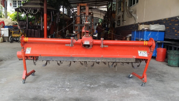 โรตารี่รถไถนั่งขับ  KUBOTA รุ่น HCK1805B  เก่าญี่ปุ่น ขนาดกว้าง 190cm. สภาพดีพร้อมใช้งาน มีล้อลากช่วยให้การเคลื่อนย้ายสะดวก
