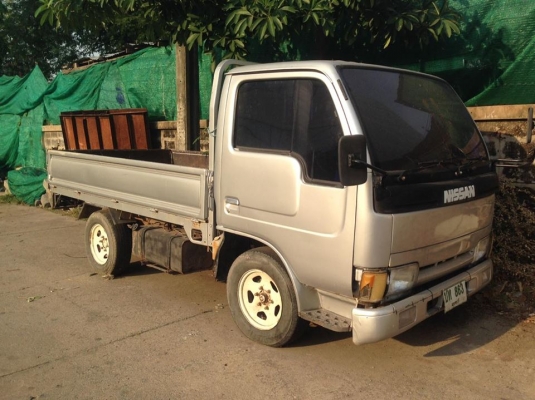 ขาย รถ nissan 4 ล้อใหญ่