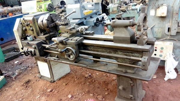 ขายกลึง7ฟุต2เพลาไฟ3สายราคาถูกๆครับของใต้หวัน