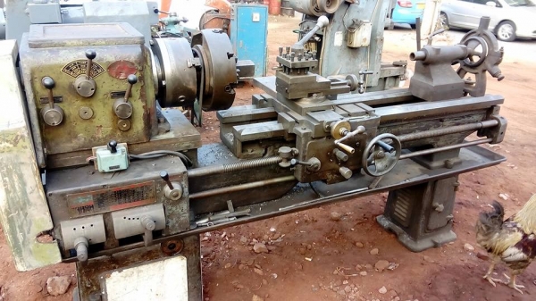 ขายกลึง7ฟุต2เพลาไฟ3สายราคาถูกๆครับของใต้หวัน