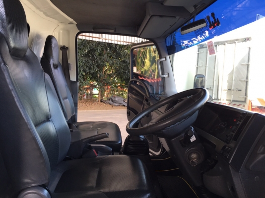 ขายISUZU 6ล้อ NPR 150 EURO 3 รุ่นหน้าตึกเครื่อง 150 เเรง เครื่องคอมมอลเรล ตู้เเห้งเปิดได้3บานจดทะเบียนปี 2556 (2013) ยาว5.00เมตร สภาพพร้อมใช้งานใครต้องการไม่ผิดหวังราคา890,000บาทจัดไฟเเนนได้ดูรถได้ที่เต็นท์รถ JJ.AUTOCAR 2 หลังวัดจันทรารามติดถนนเพชรเกษมก.ม