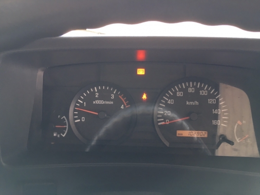 ขายISUZU 6ล้อ NPR 150 EURO 3 รุ่นหน้าตึกเครื่อง 150 เเรง เครื่องคอมมอลเรล ตู้เเห้งเปิดได้3บานจดทะเบียนปี 2556 (2013) ยาว5.00เมตร สภาพพร้อมใช้งานใครต้องการไม่ผิดหวังราคา890,000บาทจัดไฟเเนนได้ดูรถได้ที่เต็นท์รถ JJ.AUTOCAR 2 หลังวัดจันทรารามติดถนนเพชรเกษมก.ม